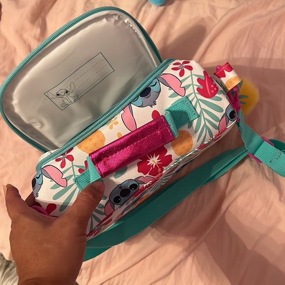 SOLD -Disney Stitch insulated Lunch bag - Picture 9 of 15